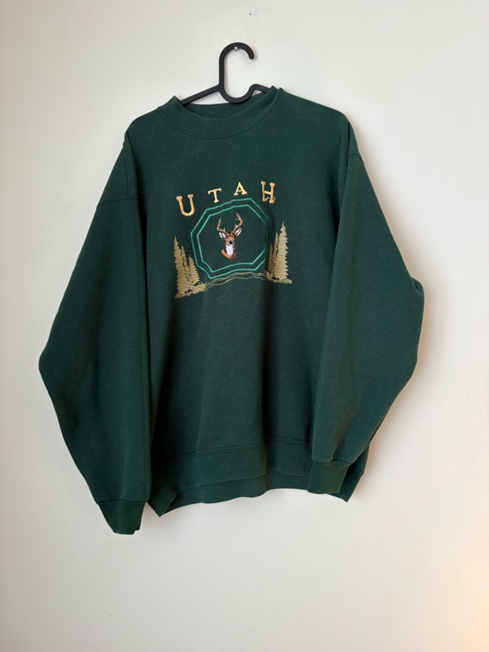 Vintage Fruit of the Loom Dark Green Utah embroidered Deer Graphic Crewneck L